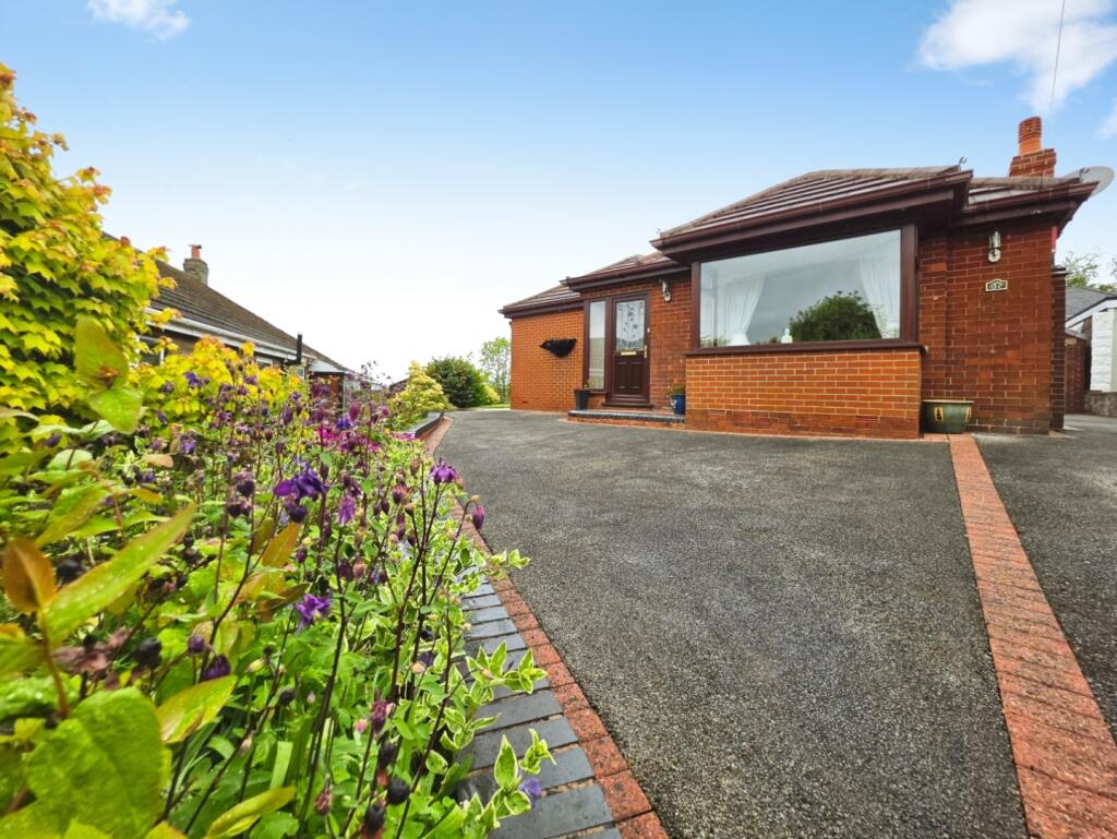 Woodside Avenue, Brown Edge, Staffordshire Moorlands photo 4