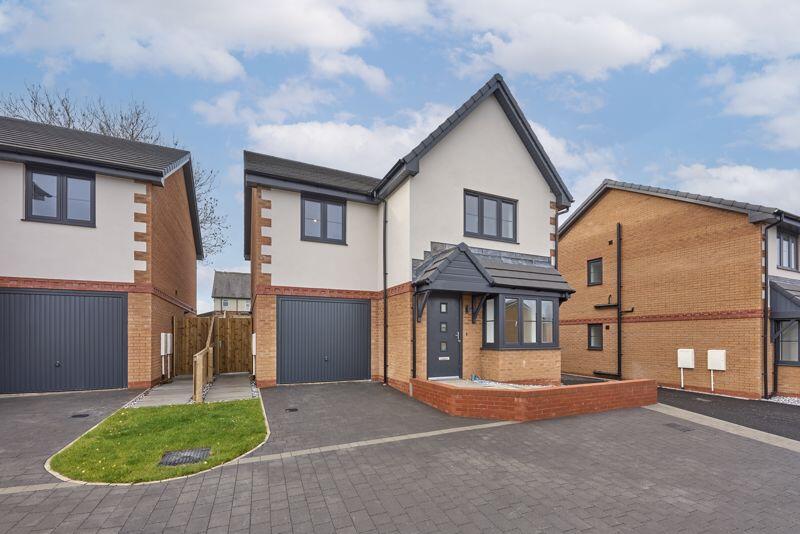 4-bed detached on Hilltop Close, off Redwood Drive, Chorley, £360,000