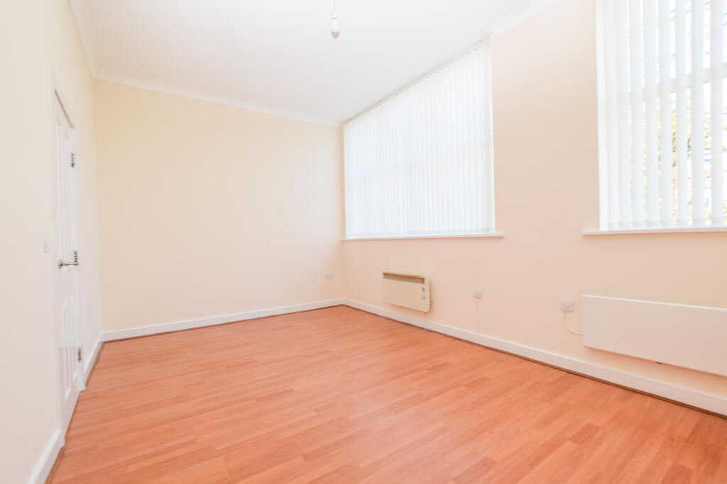 Apartment 8, Cambridge Court, Cambridge Road, Ellesmere Port CH65 4AQ - View 4