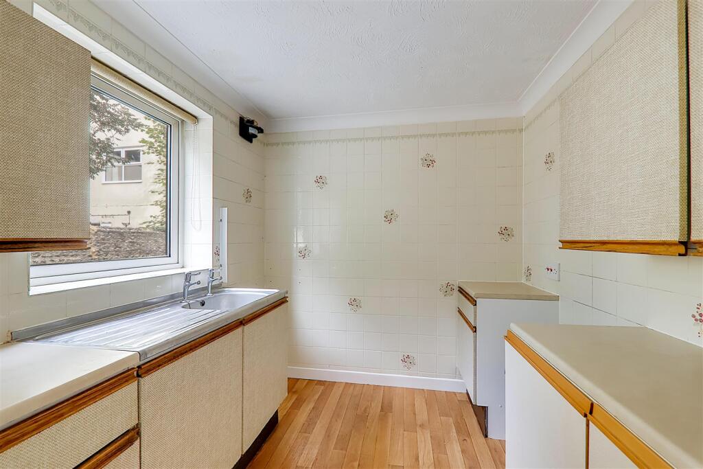 Apartment in Worthing, West Sussex - View 4