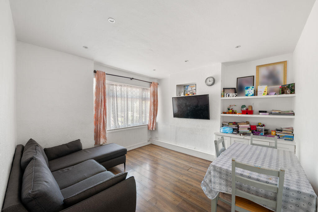 Apartment in Southall - View 3