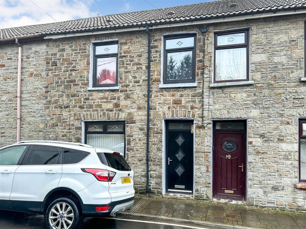 Main image of property: Fforchneol Row, Aberdare