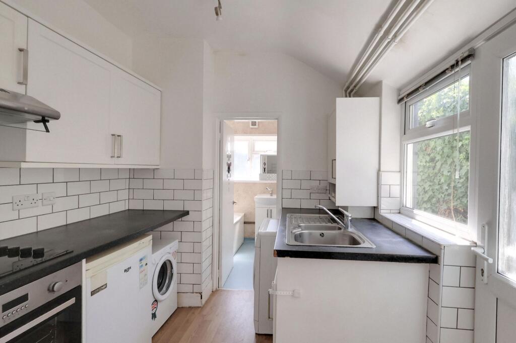 House in London, Waddon - View 4