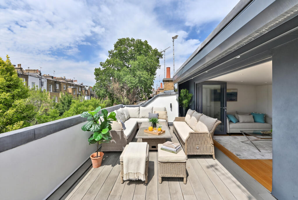 House in London - View 2