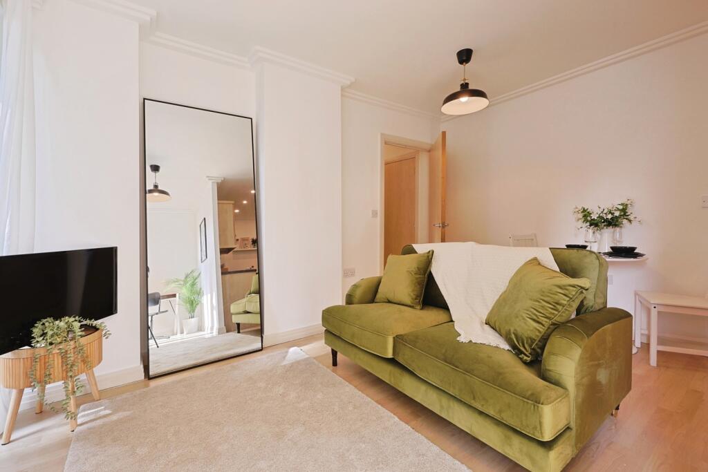 Apartment in London - View 5