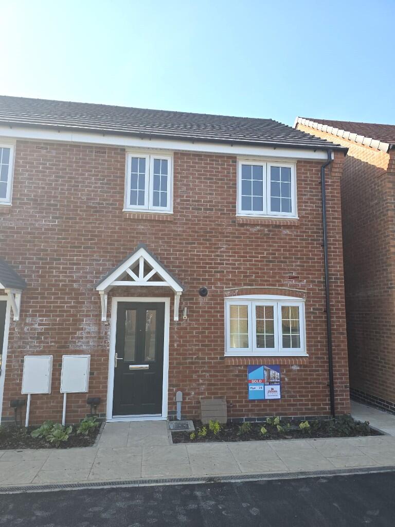 Main image of property: 16 Bechstein Close, Hinckley, Leicestershire, LE10
