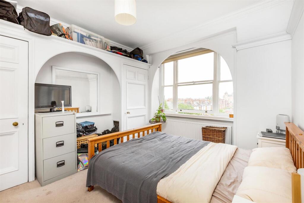 Apartment in London - More