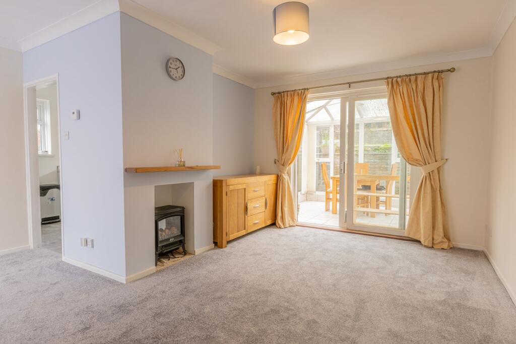 Manor Way, Risca, NP11 photo 3