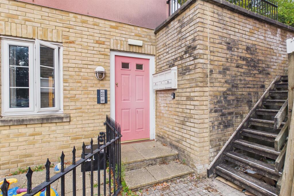 Apartment in Bristol, Woodhill - View 5