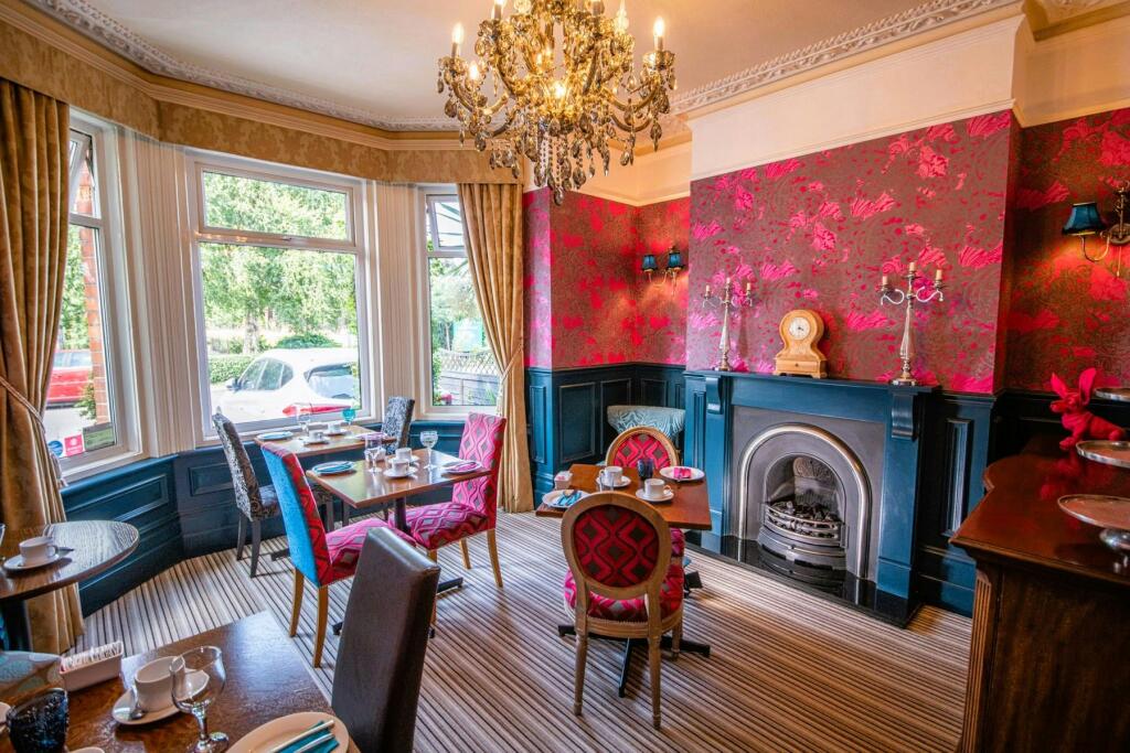 breakfastroom e.jpg