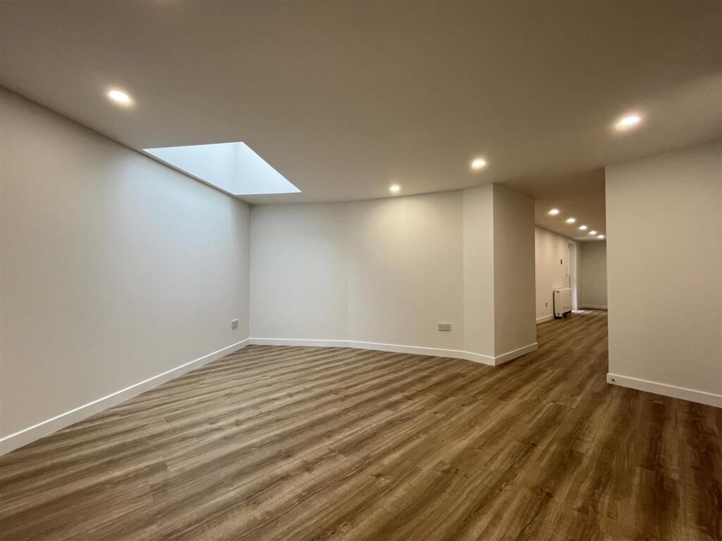 Apartment in Perth, Upper Craigie - View 3