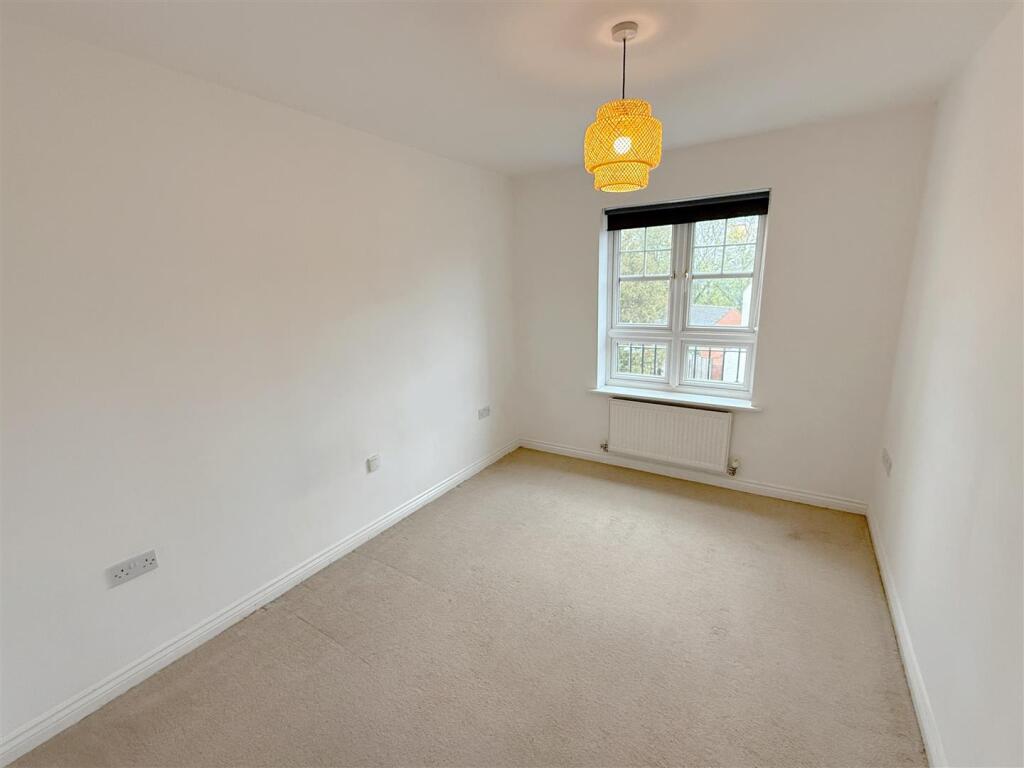 Corelli Close, Stratford-upon-Avon photo 4