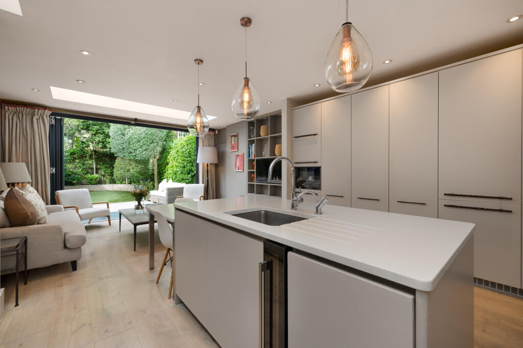 House in London - View 5