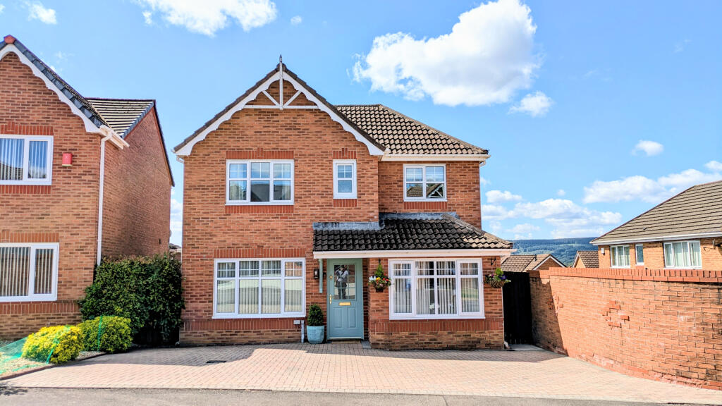 3 Bedroom Detached in CF47 0GB