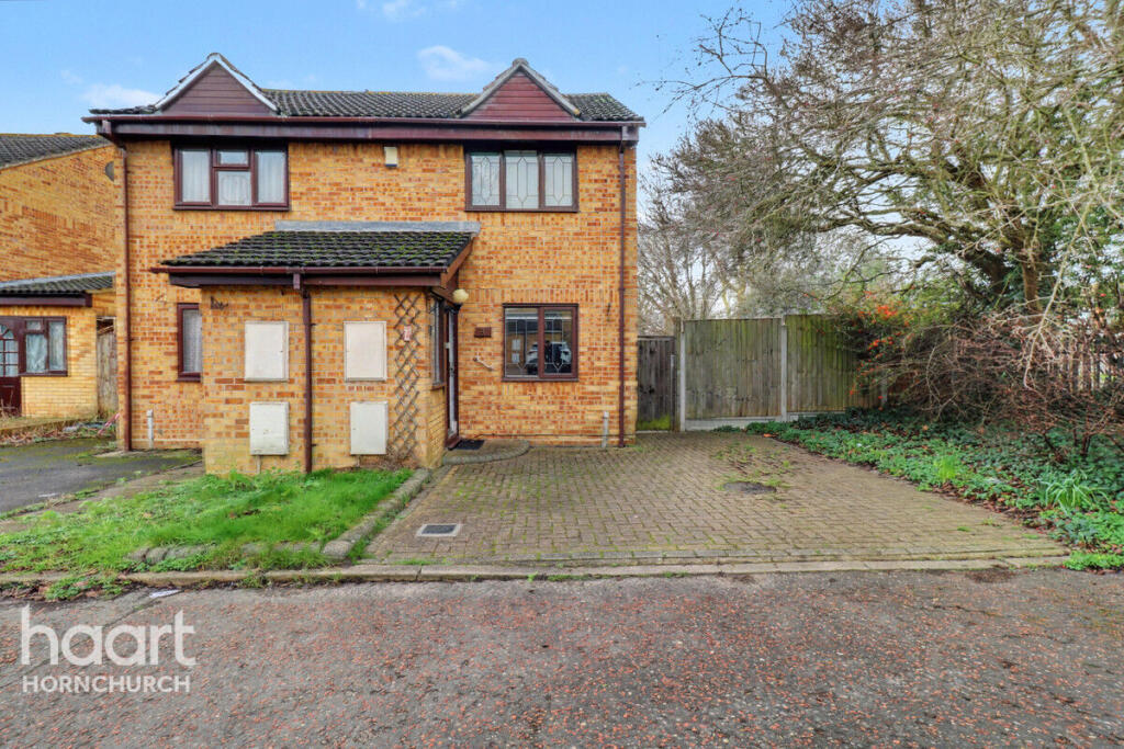 Pease Close, Hornchurch photo 2