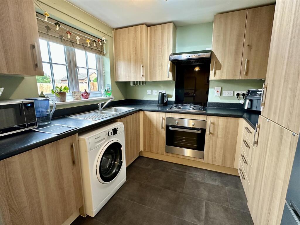 Wakefield Way, Alcester photo 4
