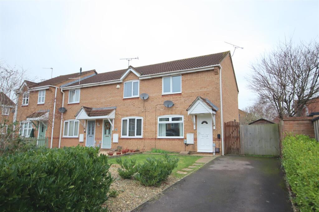 2-bed terraced on Cheltenham Drive, Chippenham, £265,000