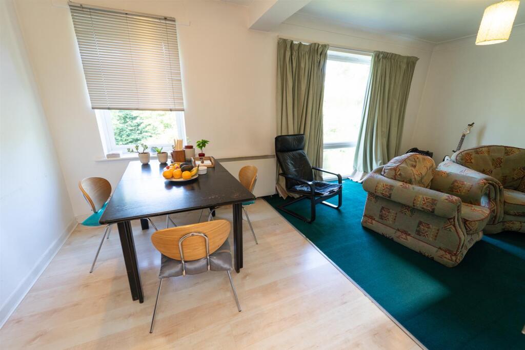Apartment in Manchester, Victoria Park, Rusholme - View 5