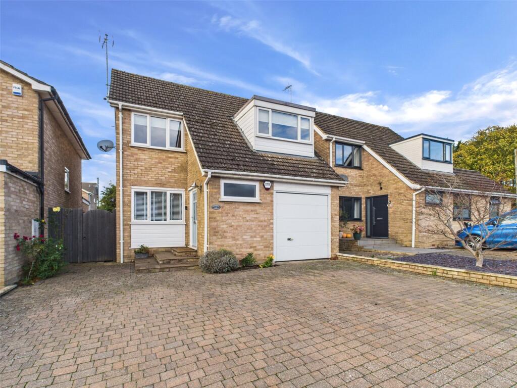 Main image of property: Cromwell Avenue, Thame, Oxfordshire, OX9