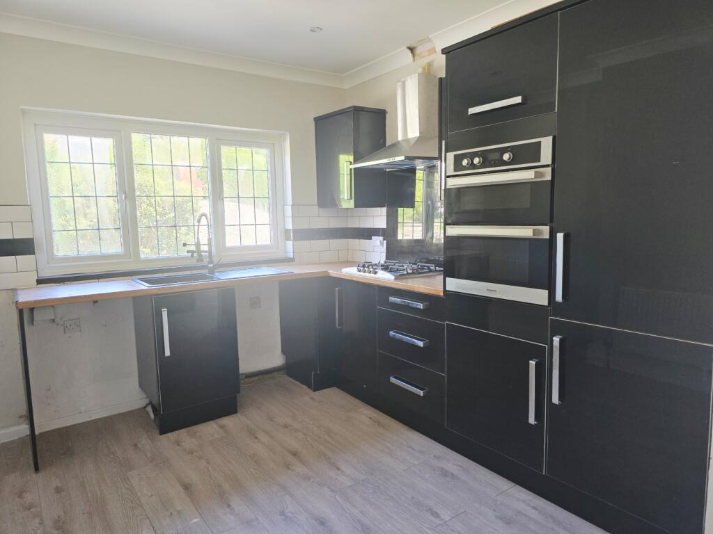 House in Bradford, Low Fold, Bolton - View 4
