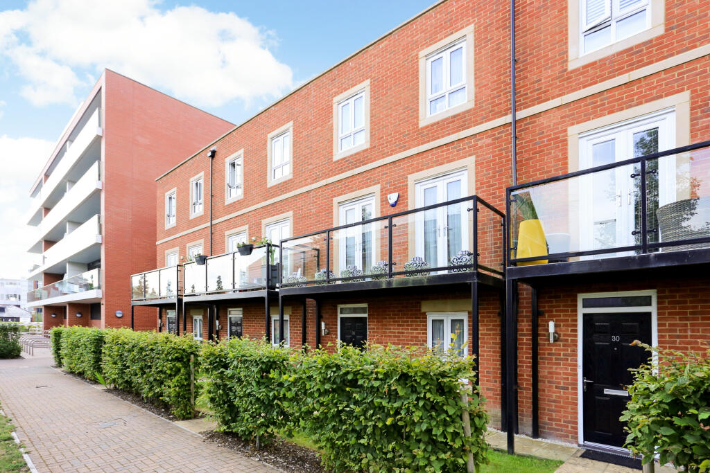 Racecourse Road, Newbury, RG14 photo 2