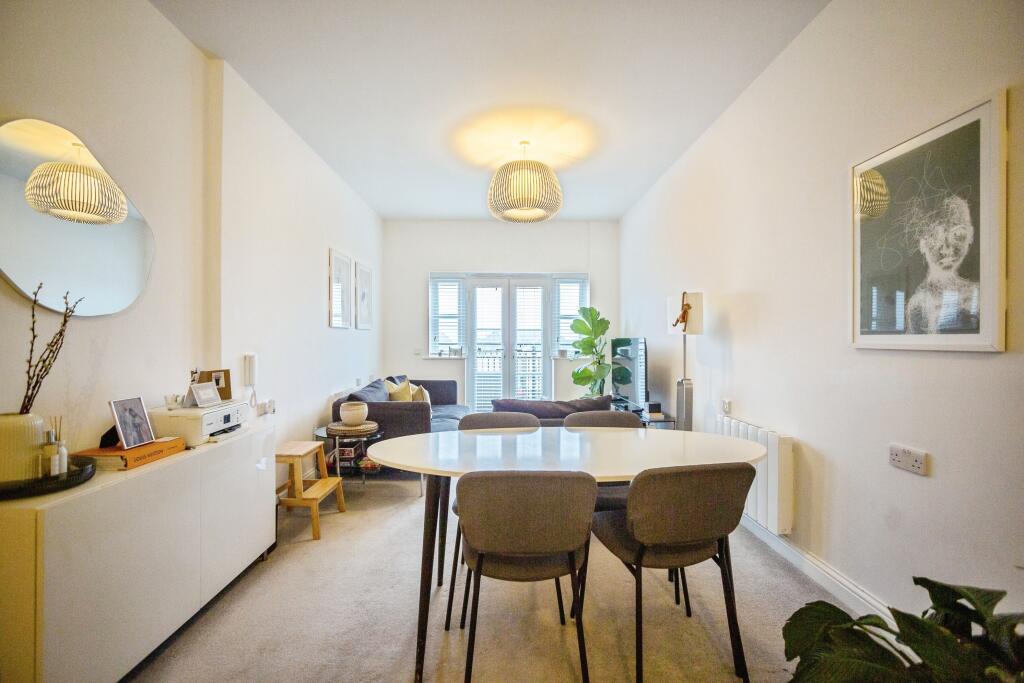 4 Sayers Way, Erith, DA8 photo 3