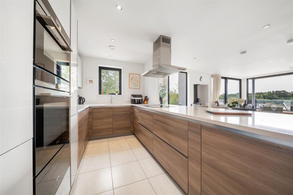 House in Dorchester, Crossways - View 5