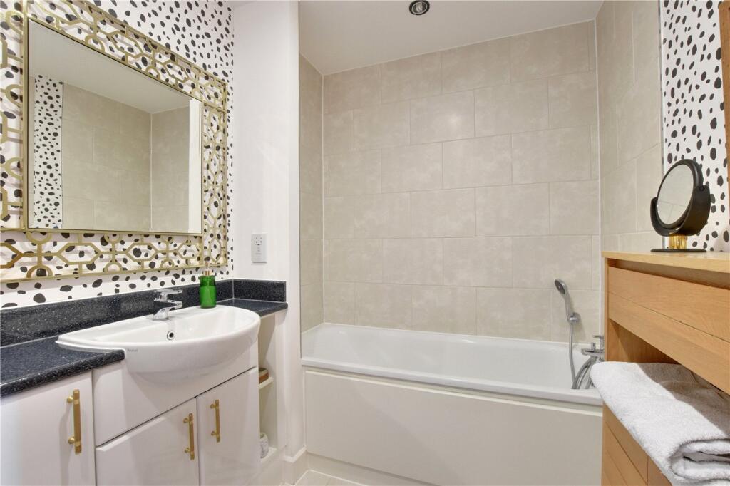Apartment in London - More