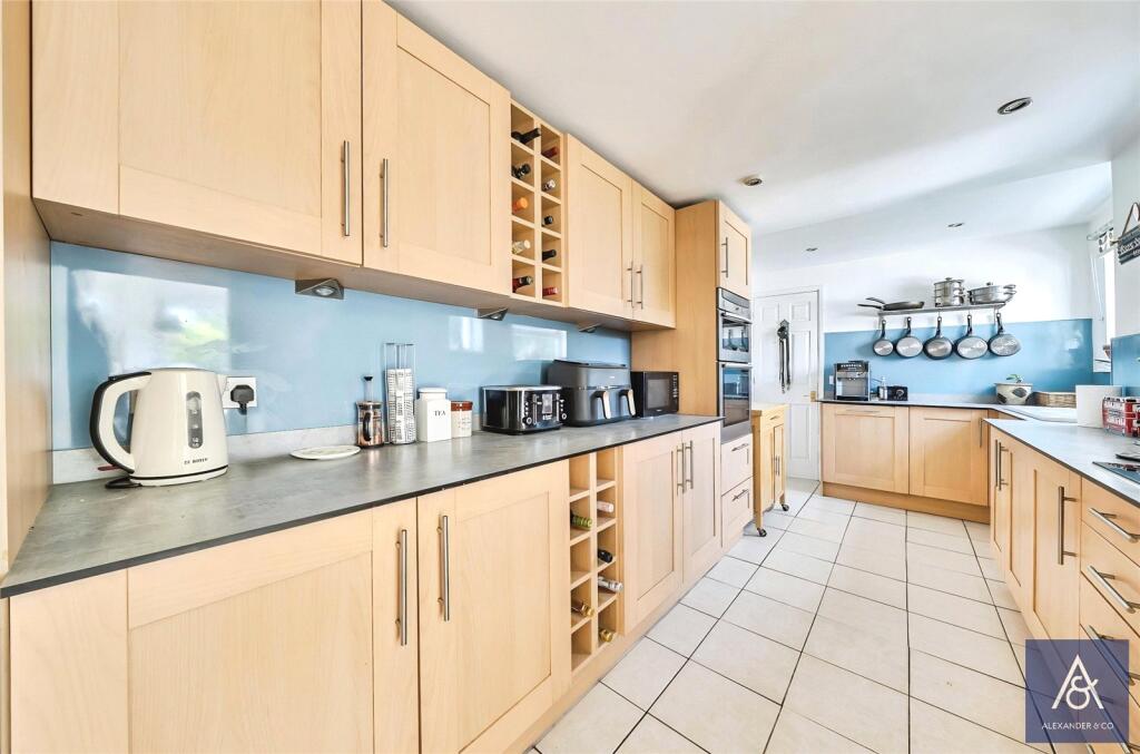 House in Brackley, West Northamptonshire - View 3