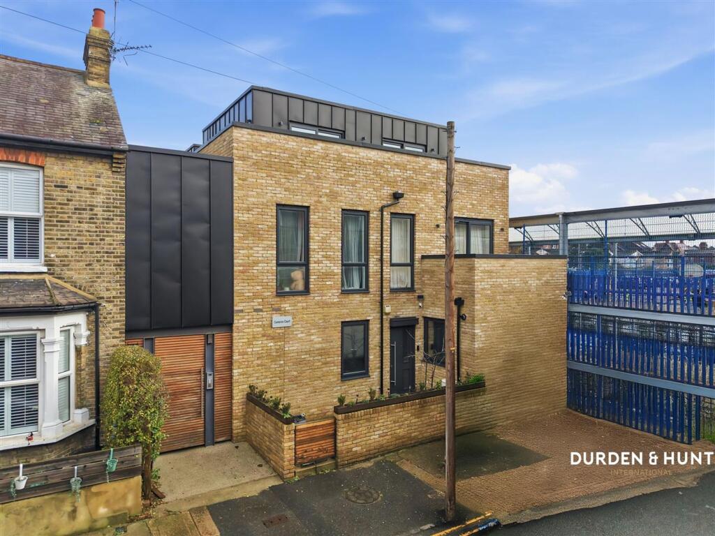 Main image of property: Fifth Avenue, Cameron Court, E12