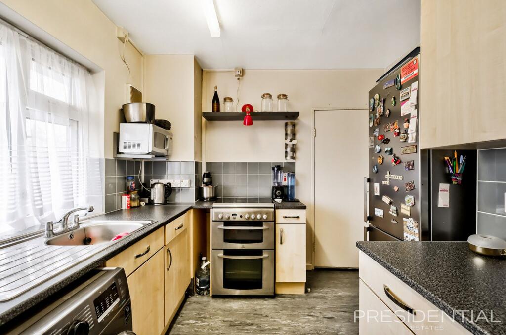 Apartment in London, Clayhall - View 6