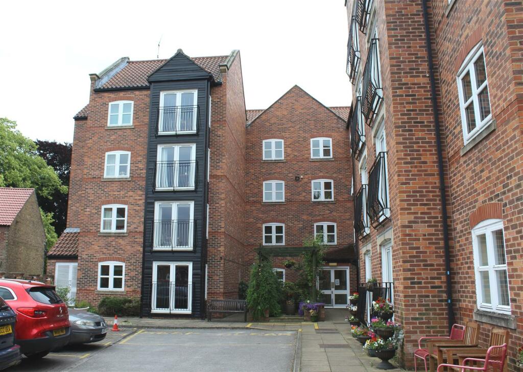 1-bed apartment on 26, All Saints Court, £60,000