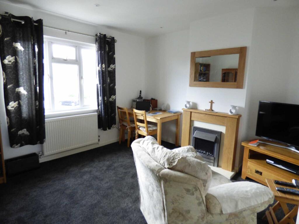 Weston super Mare**50ft+ Garden**No Onward Chain**Double Bedroom**Parking** photo 3