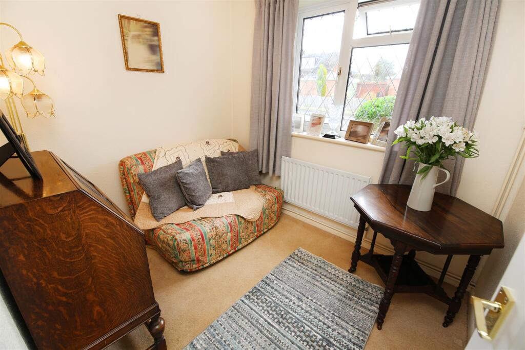 Kingfisher Crescent, Cheadle photo 5