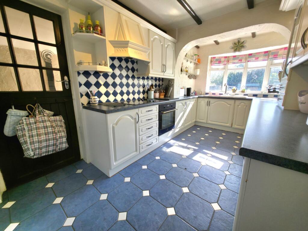Grange Avenue, Kenilworth, Warwickshire, CV8 photo 4