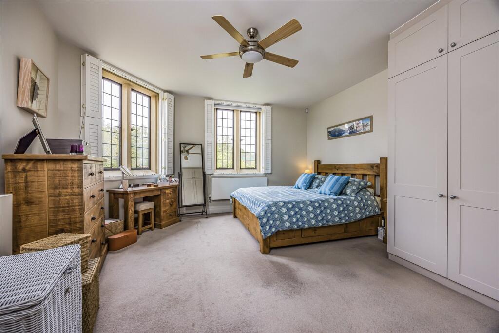 Kings Drive, Midhurst, West Sussex, GU29 photo 4