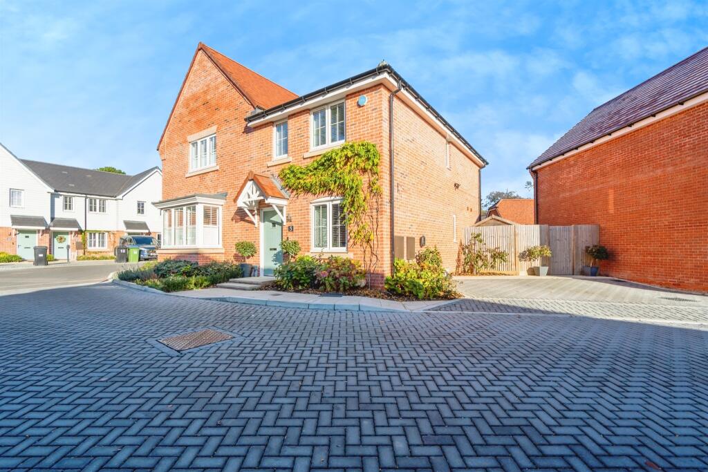Main image of property: Baggarley Close, Eastergate, Chichester