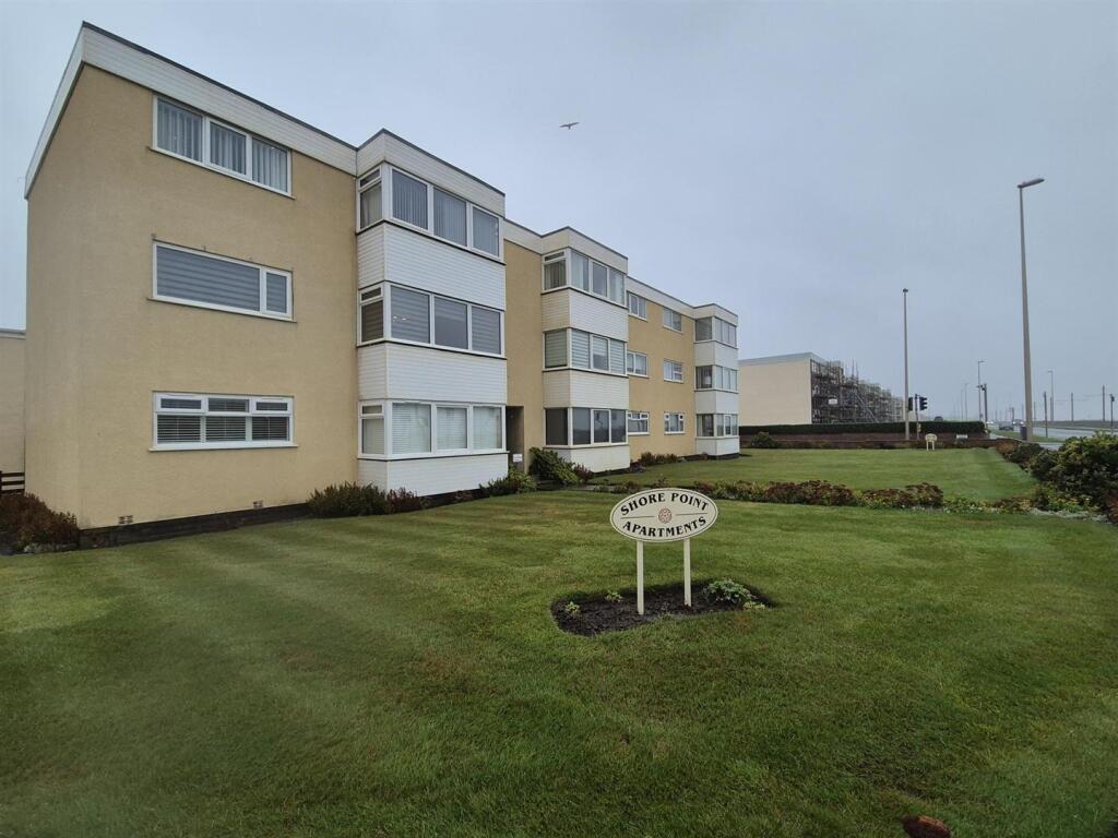 2-bed flat on Queens Promenade, Thornton-Cleveleys, £155,000