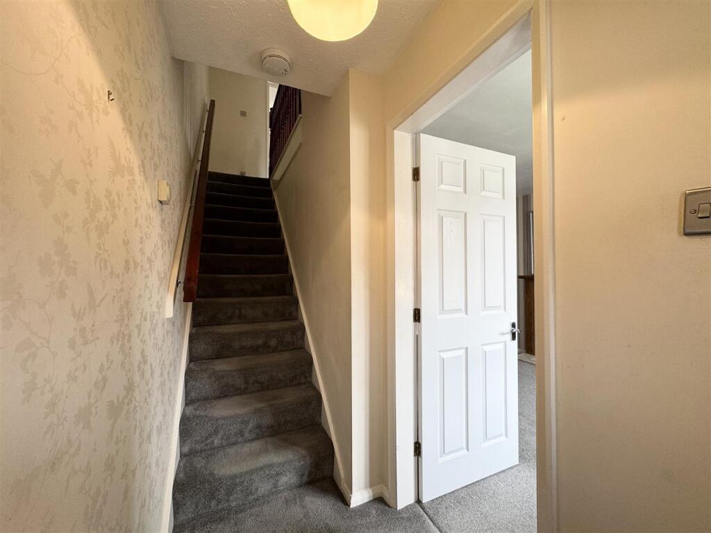 Hawthorne Way, Shelley, Huddersfield, HD8 8PZ photo 4