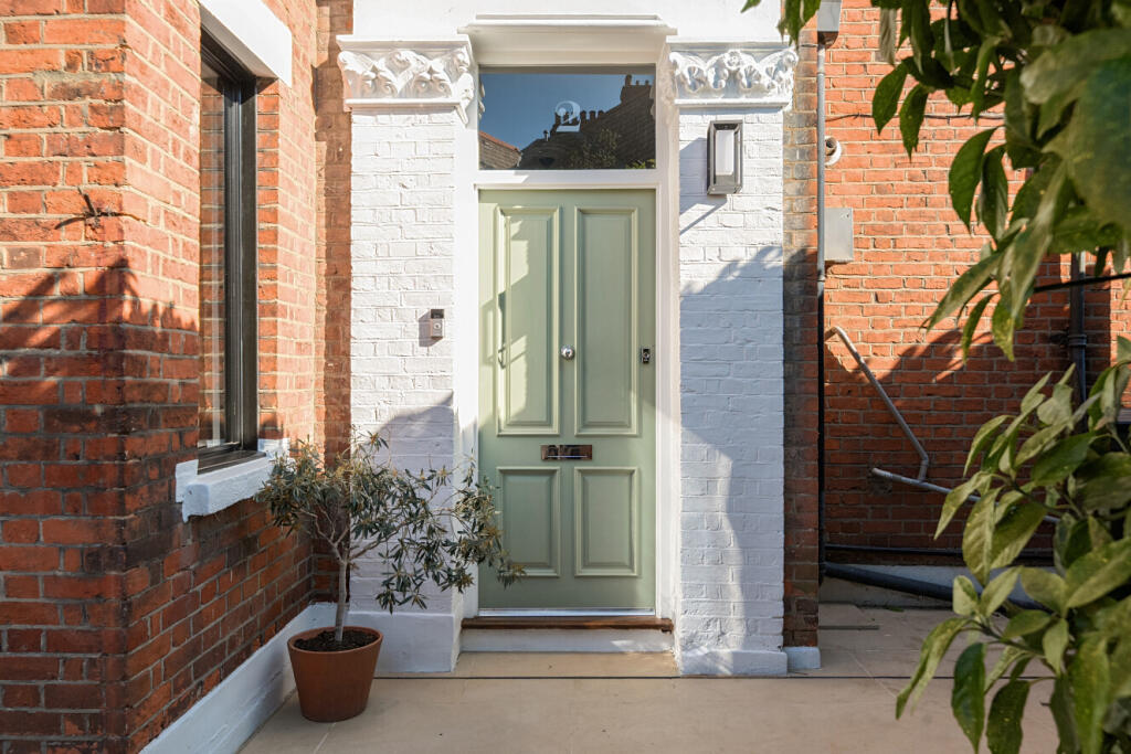 House in London - View 2