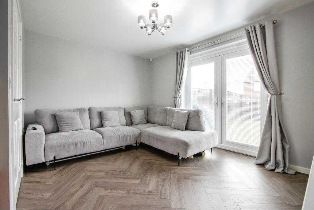 South Parkway, Seacroft, Leeds photo 4