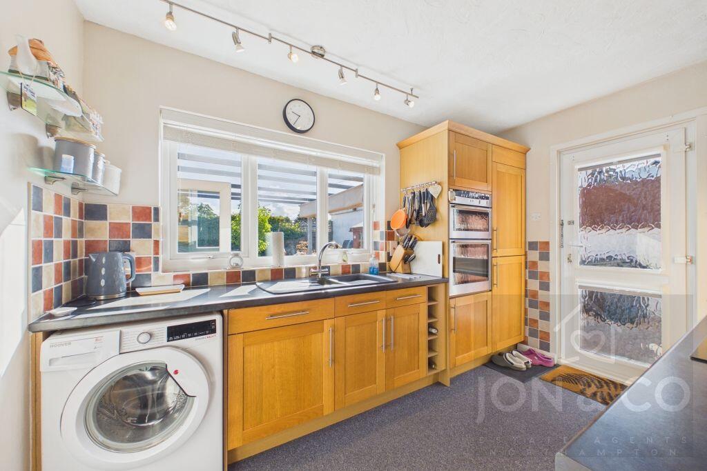 House in Hardingstone, West Northamptonshire - View 5