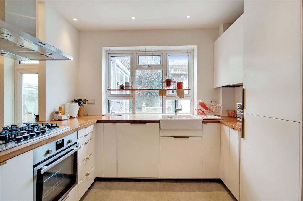 Tarling Road, London, E16 photo 3