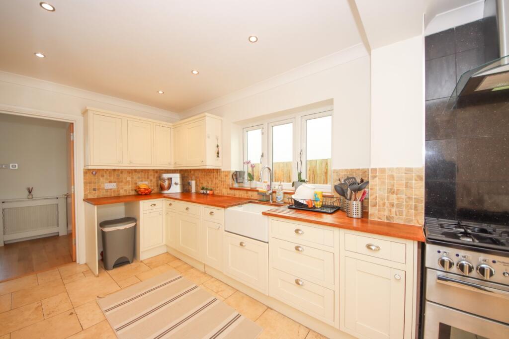 House in Sutton - View 4