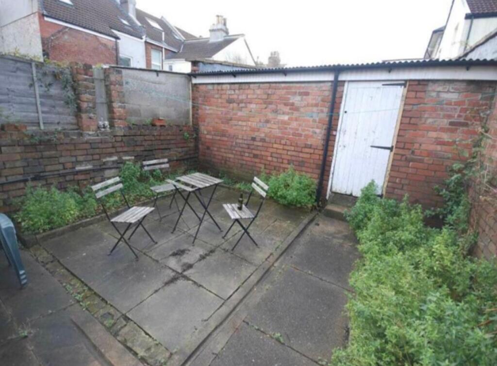 6 bedroom house for rent