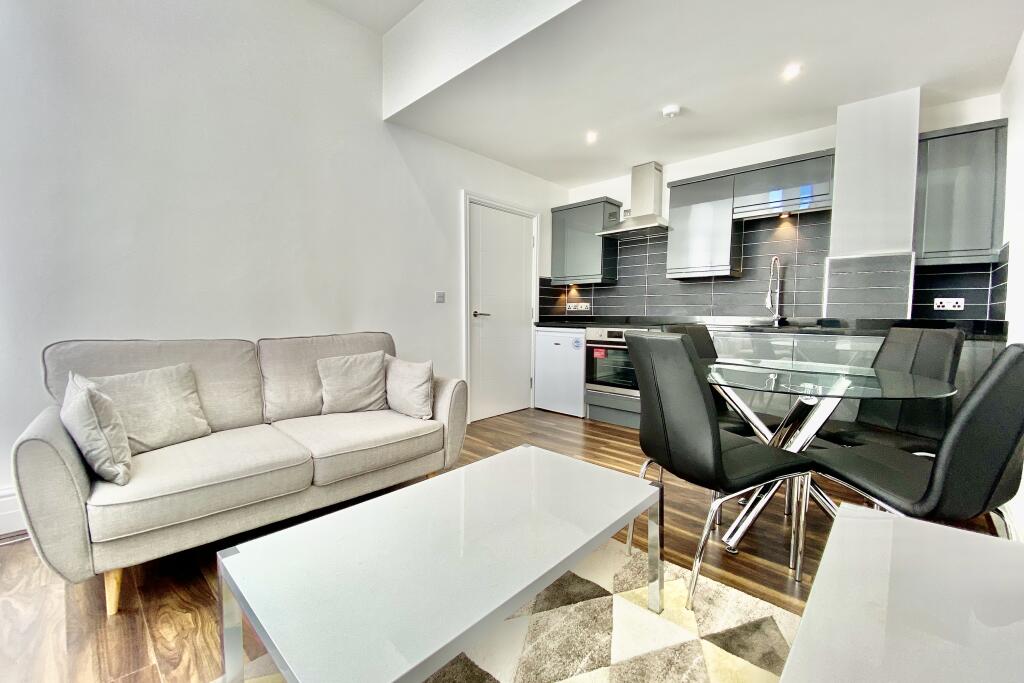 Apartment in Leeds, Little Woodhouse, Woodhouse - View 2