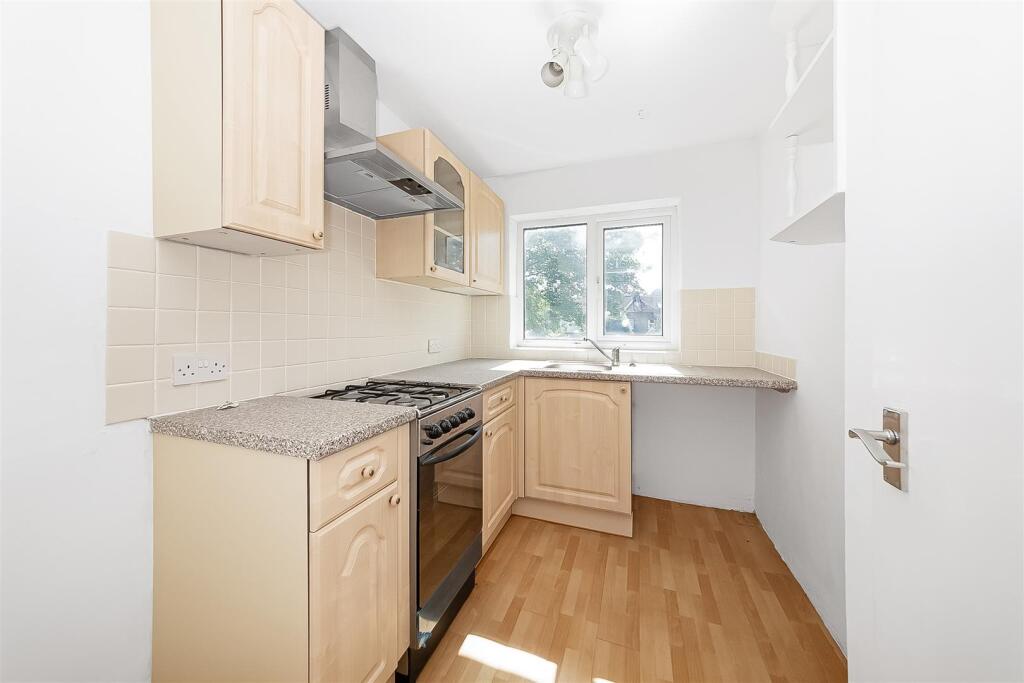 Apartment in London, London Borough of Bromley - View 5