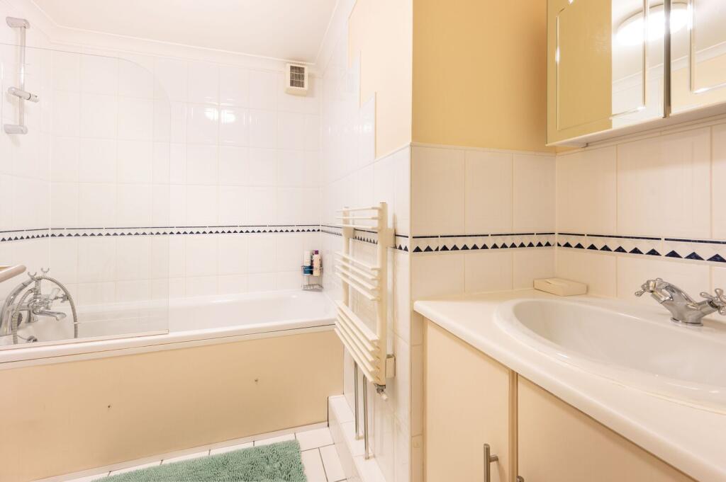 Apartment in London - View 5