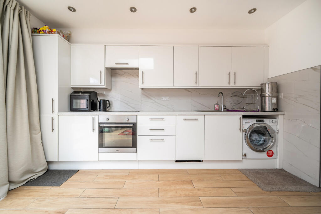 House in Southall - View 5