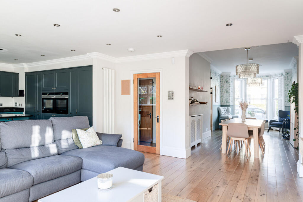 Broadfield Road, London, SE6 1 photo 2